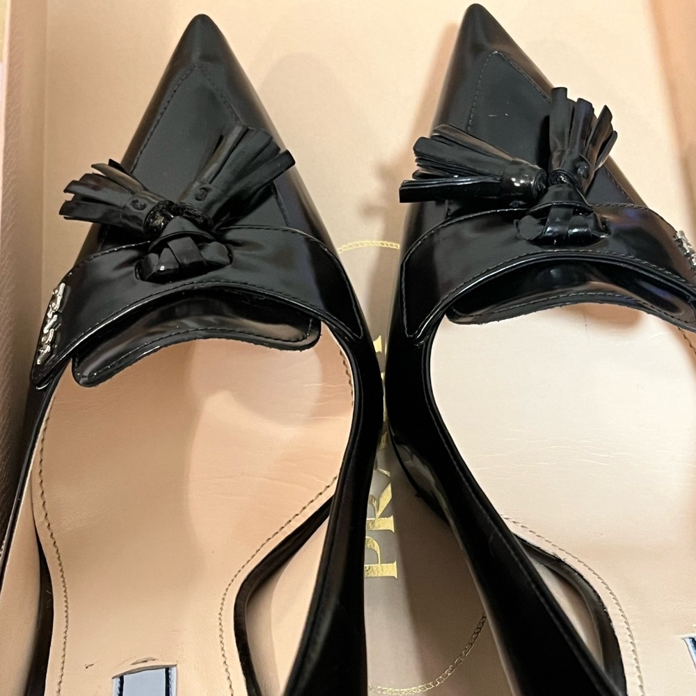 PRADA NIB AUTHENTIC VINTAGE BLACK GENUINE PATENT LEATHER PUMPS WITH TASSELS - Picture 3 of 17
